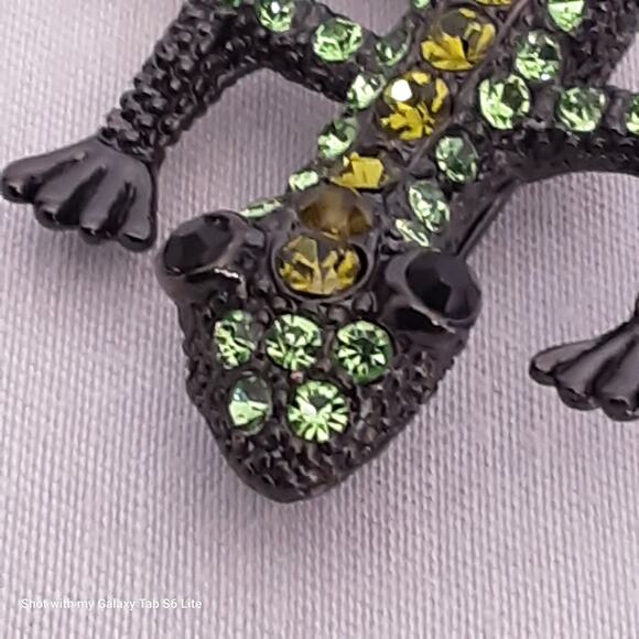 Gekko Brooch Green And Yellow Rhinestones Over Gun Metal - Picture 3 of 6